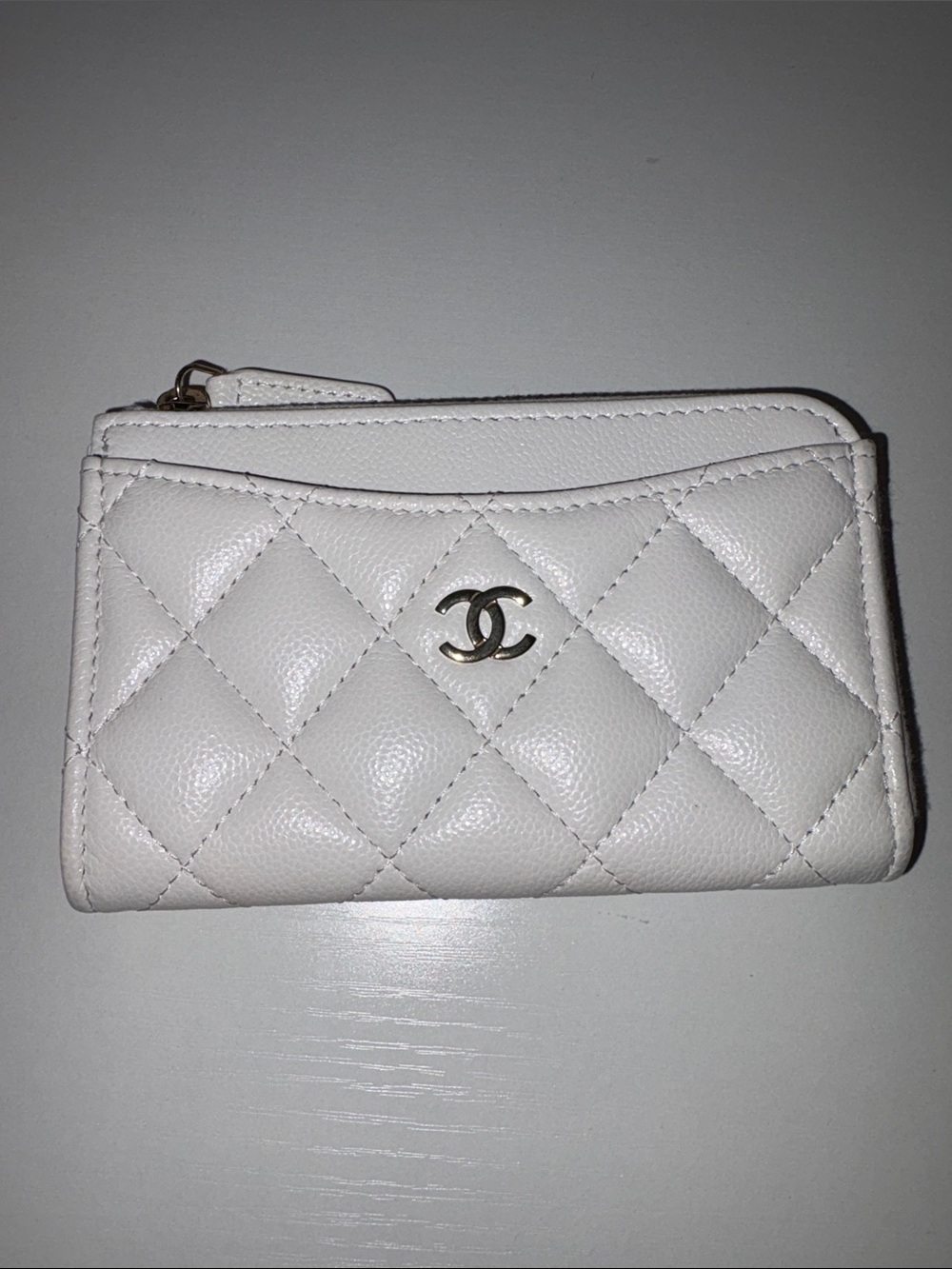 CHANEL White Quilted Leather Card Holder with Gold CC